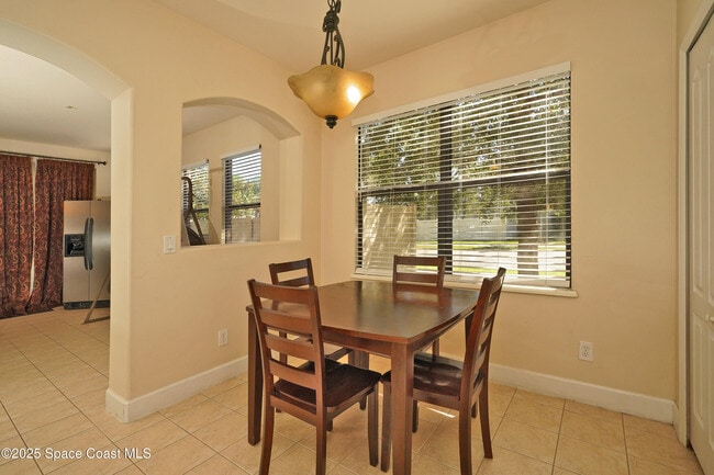 Building Photo - 1185 Talon Way