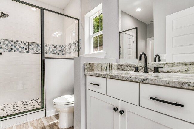 Building Photo - 312 E Blount St