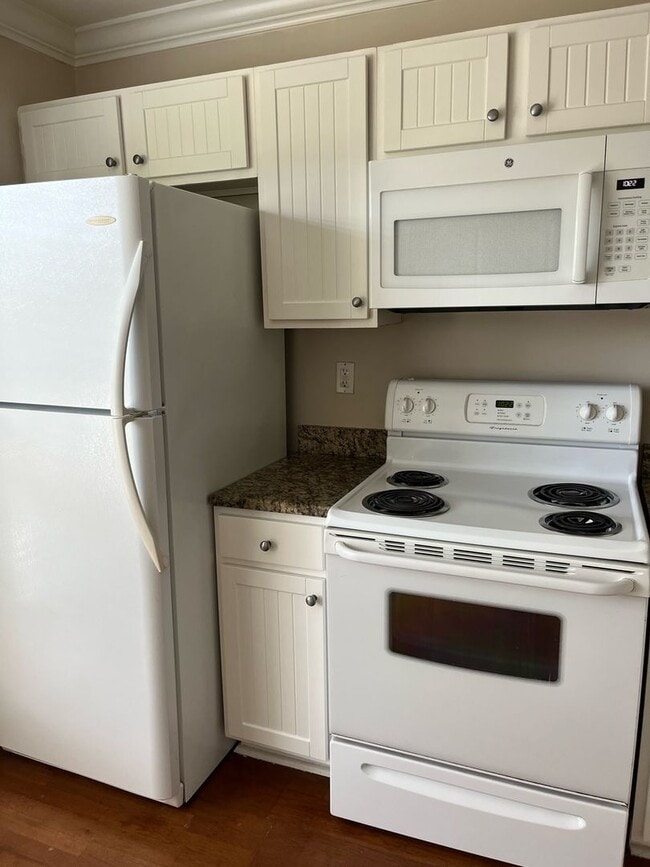 Building Photo - 2 Bedroom/2 Bathroom Apartment in the Woodlands!