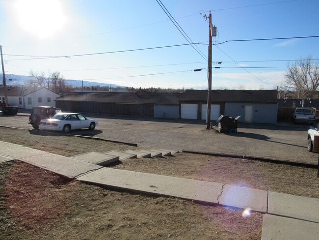 Building Photo - Affordable 2 Bedroom Apartment