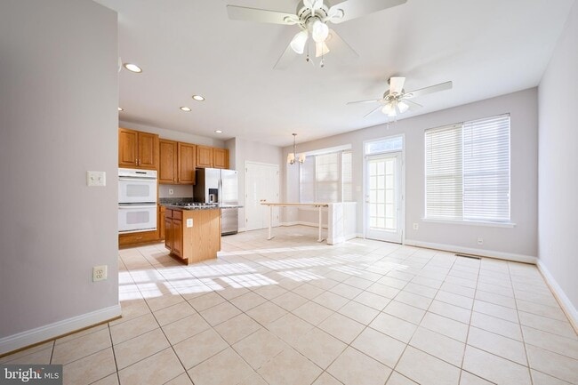 Building Photo - 685 Springhouse Square SE