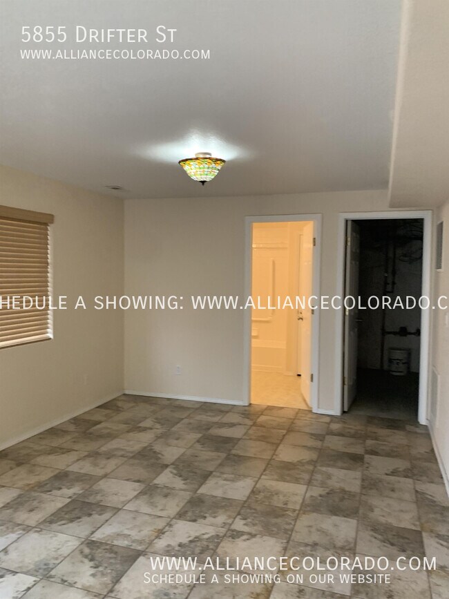 Building Photo - 5855 Drifter St