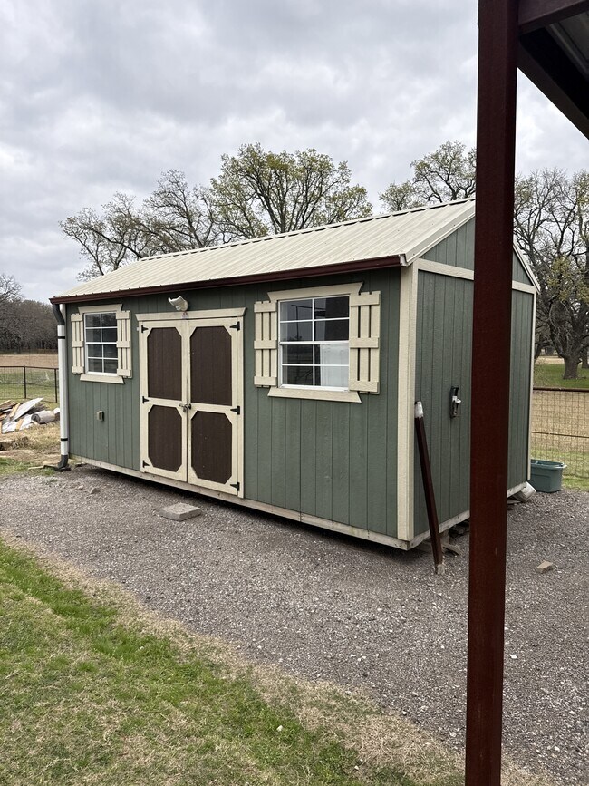 Building Photo - 894 FM 1395