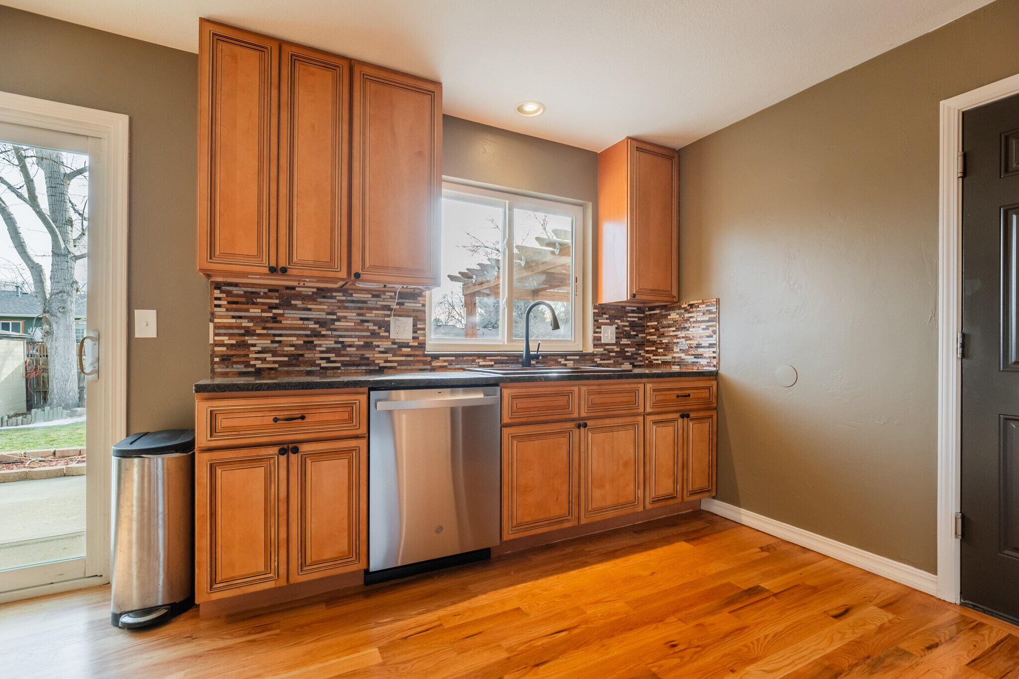 Building Photo - 110 Lucerne Dr