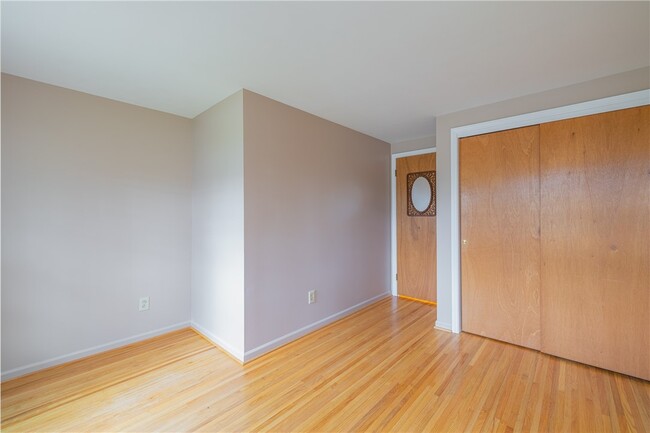 Building Photo - 75 Parkwood Ave