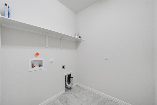 Building Photo - 117 Falkland St