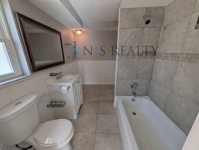 Building Photo - 1203 Maybury Dr