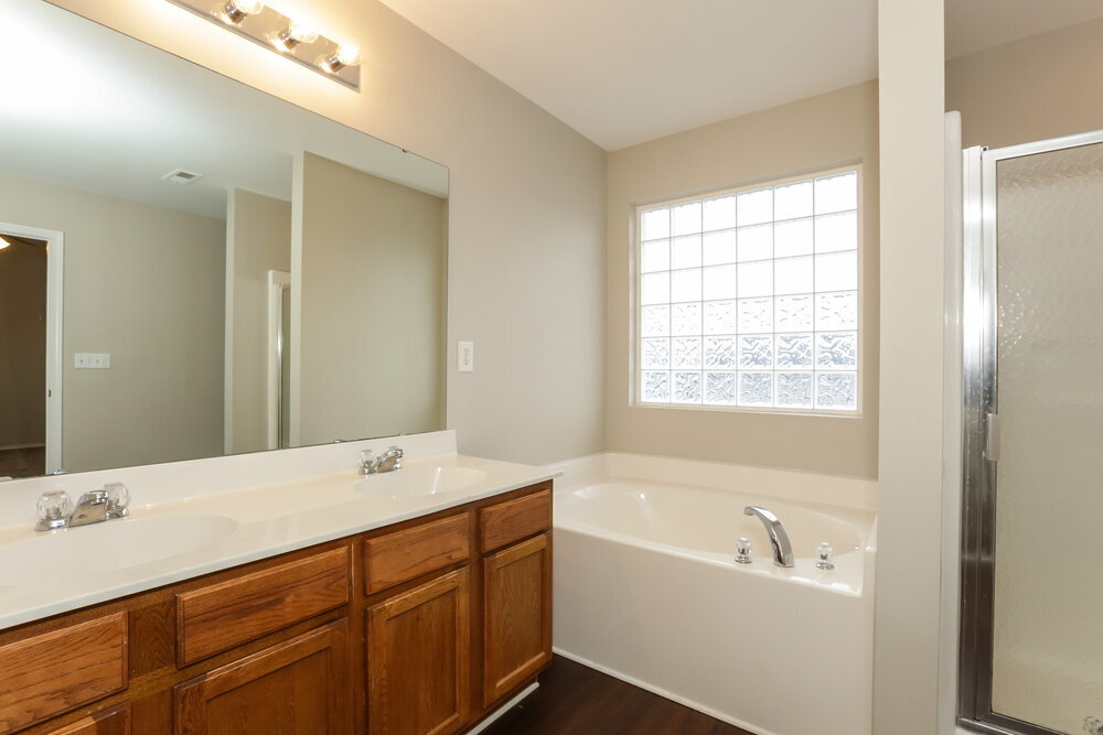 Building Photo - 9727 Hollystone Ln