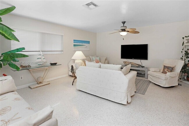 Building Photo - 330 Van Buren St