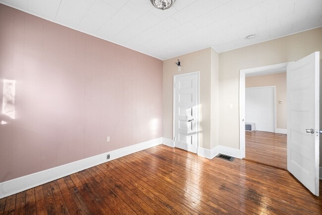 Building Photo - 12 Porter St