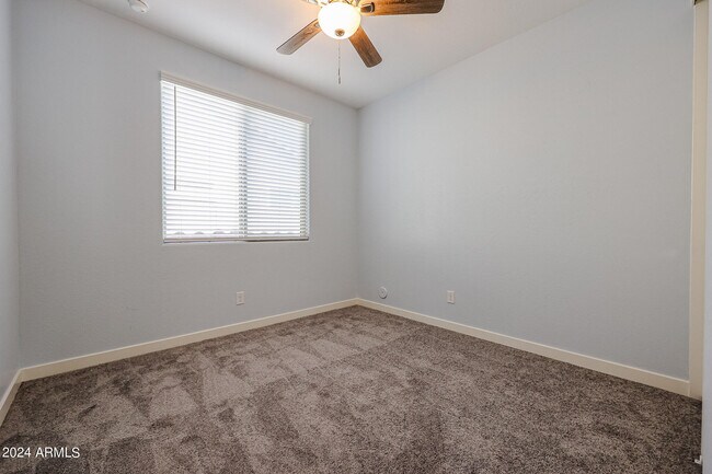 Building Photo - 16382 W Questa Dr