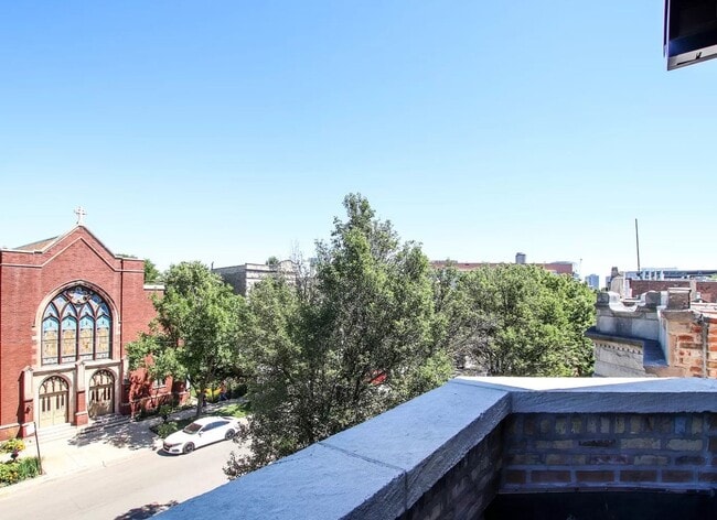 Building Photo - 1225 W Addison St