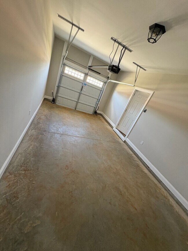 Building Photo - 127 Hunters Hill Wy