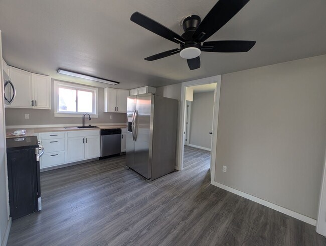 Building Photo - Remodeled 2 Bedroom Home – Water & Sewer Included