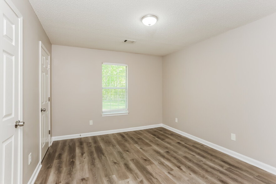 Building Photo - 130 Harriette Dr