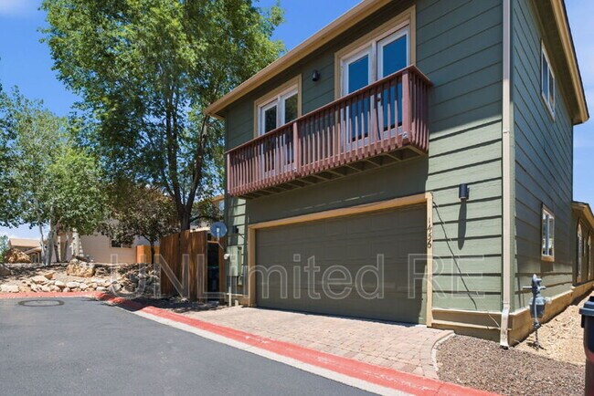 Building Photo - 1456 E Russ Way