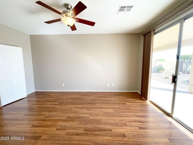 Building Photo - 2737 W Wayne Ln