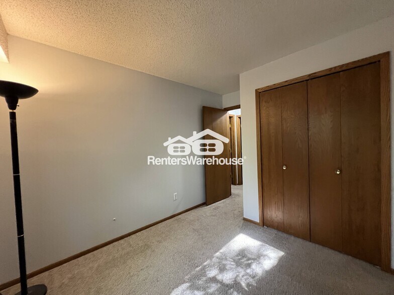 Building Photo - 13100 Vernon Ave