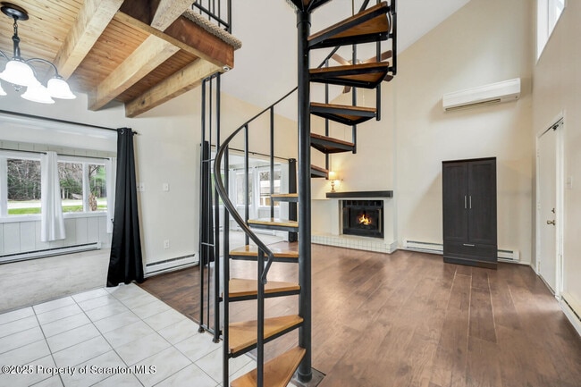 Building Photo - 300 Lake Rd