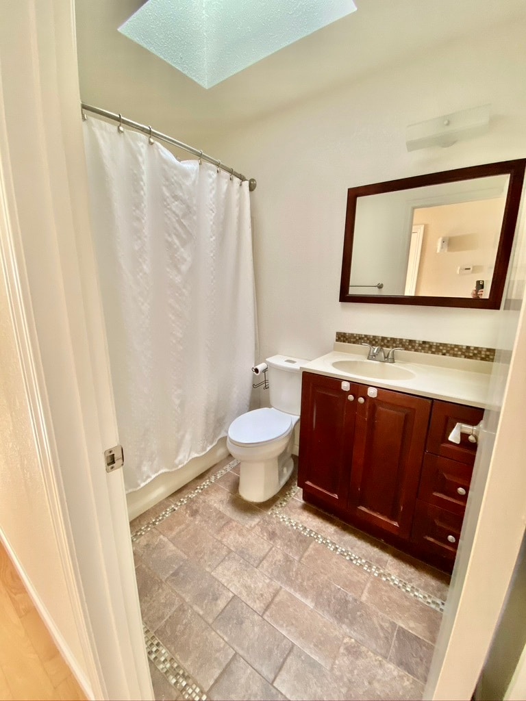 Guest Bathroom - 90 Holstrom Cir