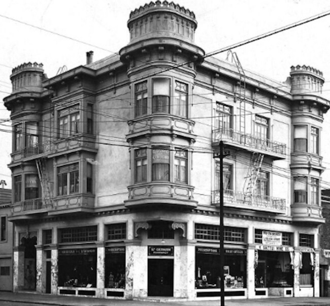 Building Photo - Intimate Super-Lux Home in Zen Garden Sett...