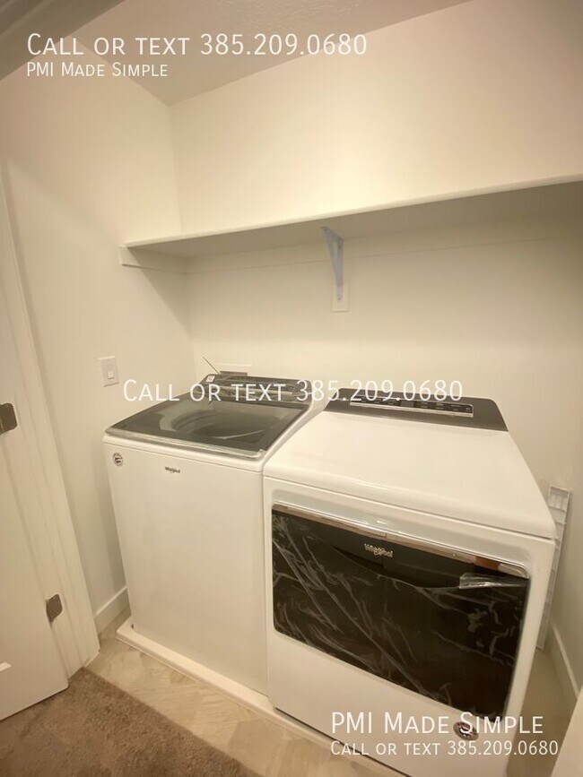 Building Photo - Clear and Bright, Newer Townhome in Rivert...
