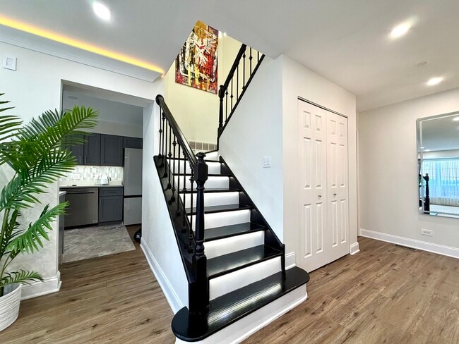 Building Photo - 2350 County Farm Ln