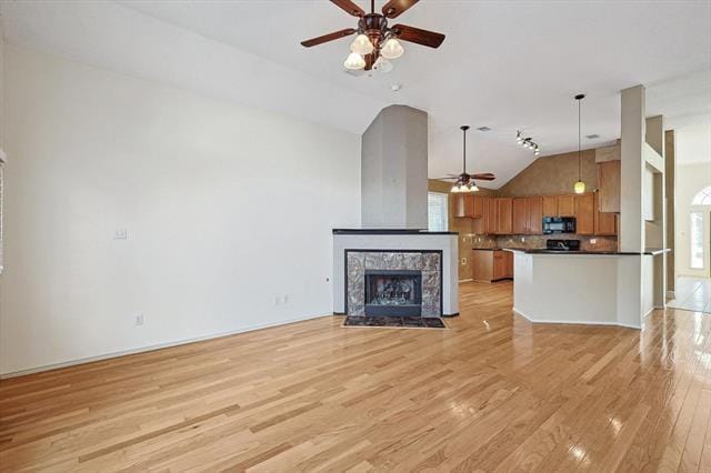 Building Photo - 2133 Mahogany St