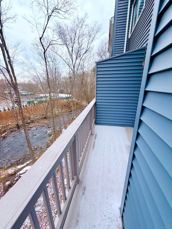 Building Photo - 14 Newtown Rd