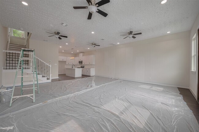 Building Photo - 2206 Hoskins Dr