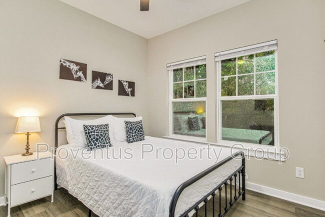 Building Photo - 1018 N D St