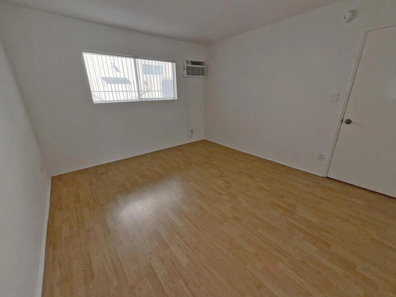 Building Photo - 10776 Rose Ave