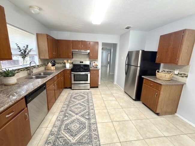 Building Photo - 15518 Evergreen Grove Dr