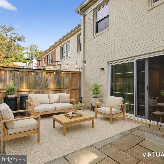 Building Photo - 680 Azalea Dr