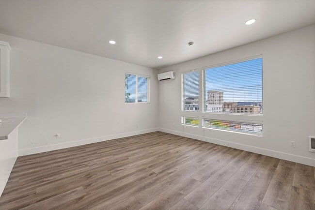 Building Photo - New Construction DownTown Tacoma - Great CityScape Views!