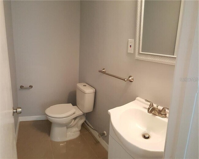 Building Photo - 5211 Hemlock Dr