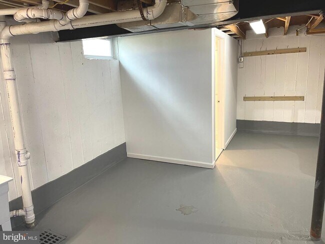 Building Photo - 7132 Parkview Ave