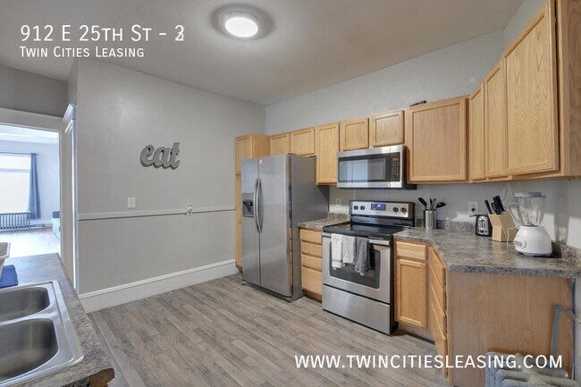 Building Photo - 912 E 25th St