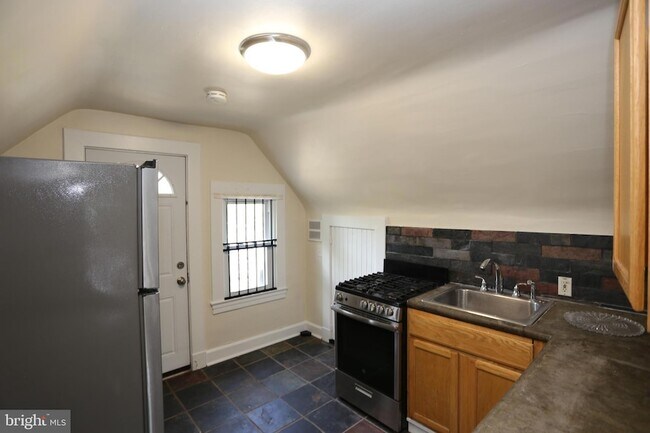 Building Photo - 730 St Johns Rd