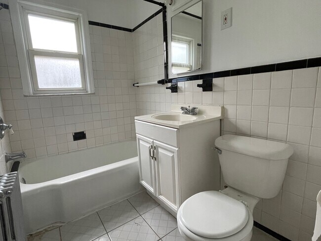 Building Photo - 720 Burnside St