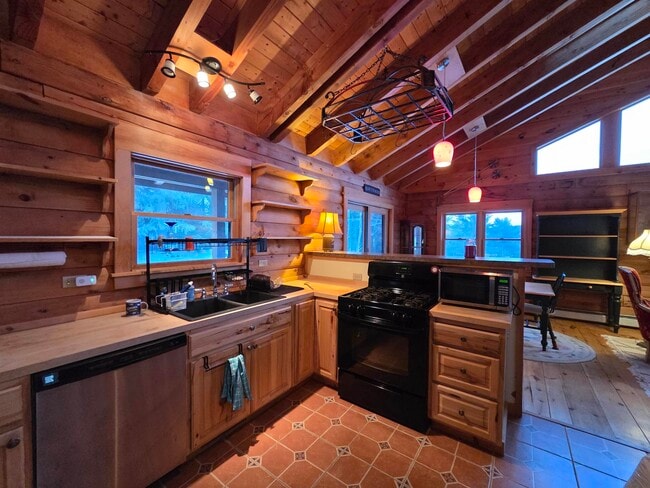 Building Photo - 18 Mirror Lk Hts