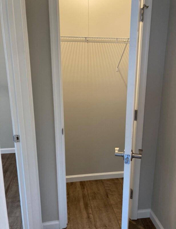 Building Photo - 1052 Stonybridge Dr