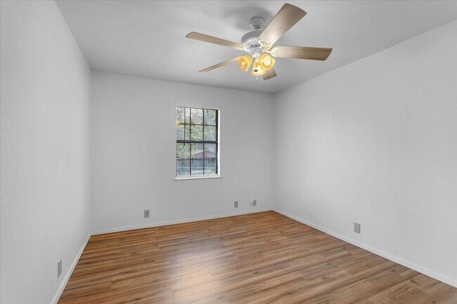 Building Photo - 257 Friar Tuck Dr