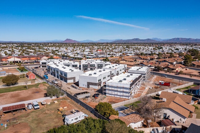 Building Photo - 432 S 32nd St