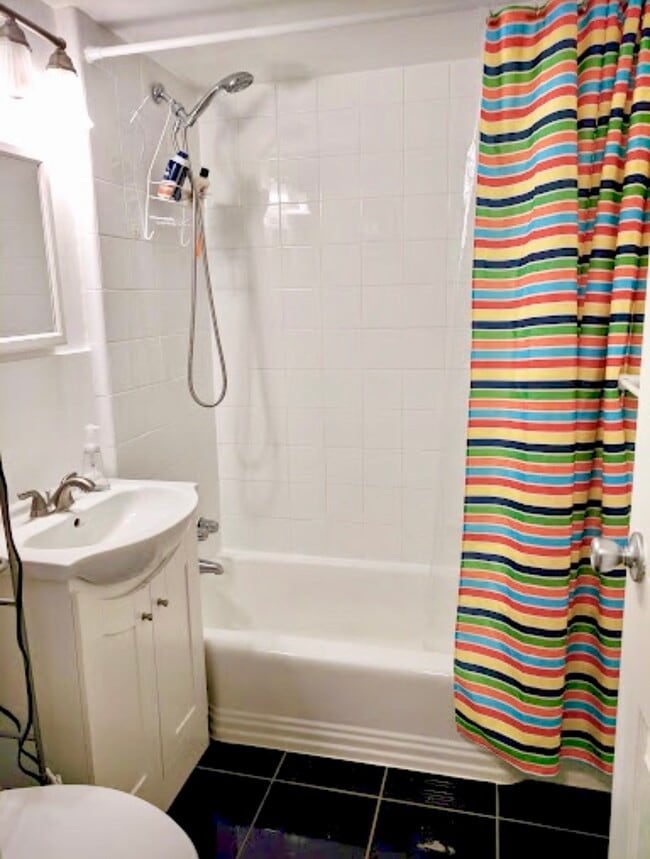 Building Photo - 1210 N Taft St