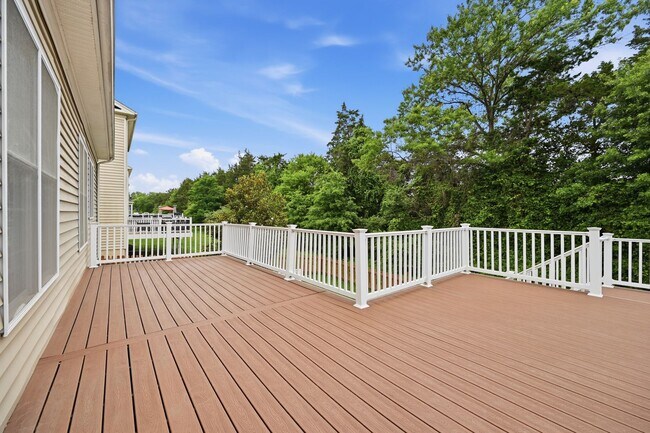Building Photo - 24267 Purple Finch Dr