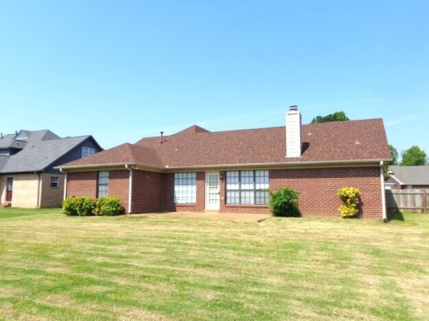 Building Photo - 5026 Springtree Dr