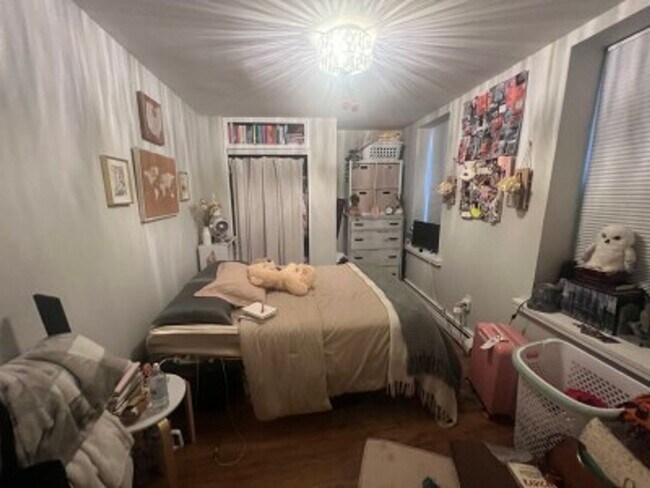 Building Photo - North End - 3 bedroom apartment (bi-level)...