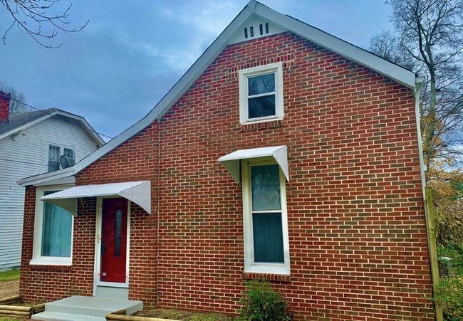 Building Photo - 1709 Cass St