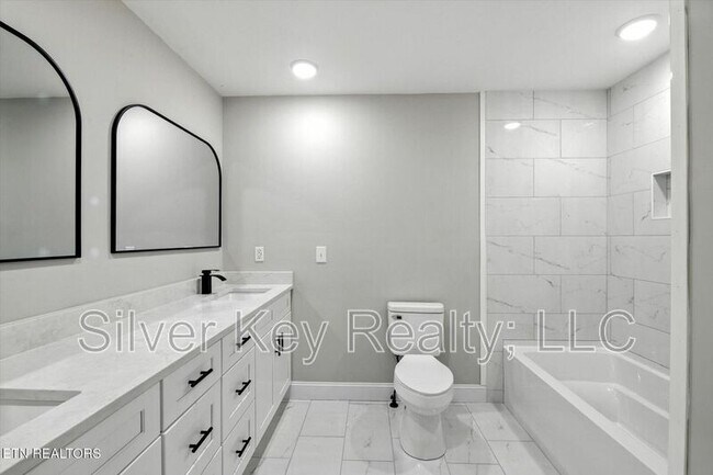 Building Photo - 1113 Springfield Dr
